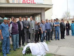 Oltu'da sağlık çalışanlarından tepki 